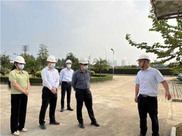 圖1.肇水集團(tuán)外部董事現(xiàn)場(chǎng)了解高新區(qū)第二污水處理廠首期（第二階段）擴(kuò)容工程項(xiàng)目建設(shè)推進(jìn)情況.jpg