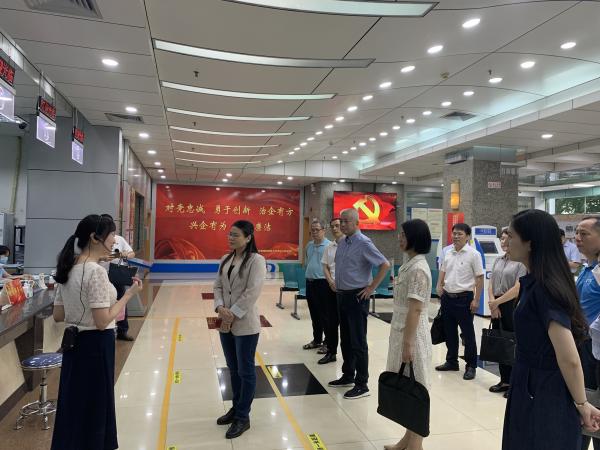 1.參觀肇水集團(tuán)客戶服務(wù)中心.JPG