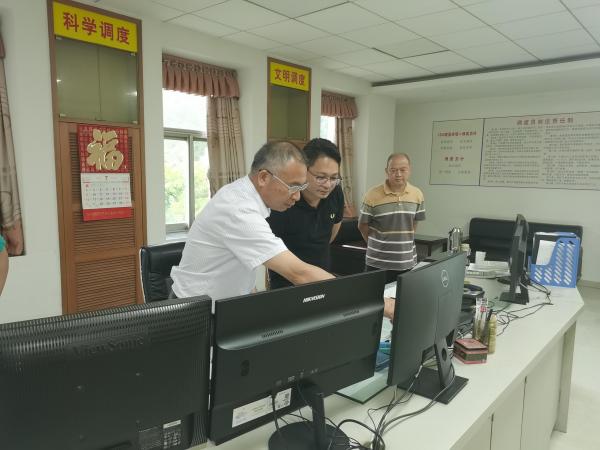 梁董帶隊(duì)部署.jpg