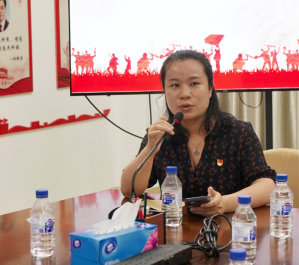 2023年7月27日，肇水發(fā)展開展迎“八一”擁軍優(yōu)屬座談會暨“憶崢嶸歲月，敬退役軍人”主題黨日活動。圖為軍屬梁雯艷作分享交流。（植美雯攝于肇水大樓二樓初心堂）.png