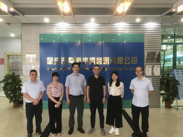 2023年9月2日肇海水質(zhì)檢測(cè)公司資質(zhì)認(rèn)定評(píng)審。圖為評(píng)審組專家與發(fā)展公司領(lǐng)導(dǎo)合照。（肇海公司何耀朗供圖）.jpg