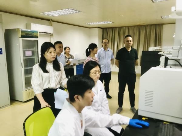 2023年9月2日肇海水質(zhì)檢測(cè)公司資質(zhì)認(rèn)定評(píng)審。圖為現(xiàn)場(chǎng)交流。（肇海公司何耀朗供圖）.jpg