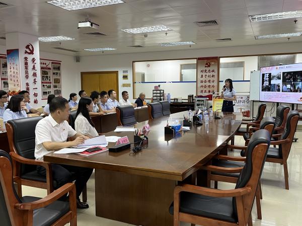 圖2 新提拔干部聆聽公司“勞動者之聲”職工宣講團作廉潔主題宣講.jpg