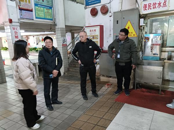 1月25日，肇水集團(tuán)副總經(jīng)理曾躍帶隊(duì)到二馬路市場(chǎng)開(kāi)展安全生產(chǎn)和消防檢查.jpg